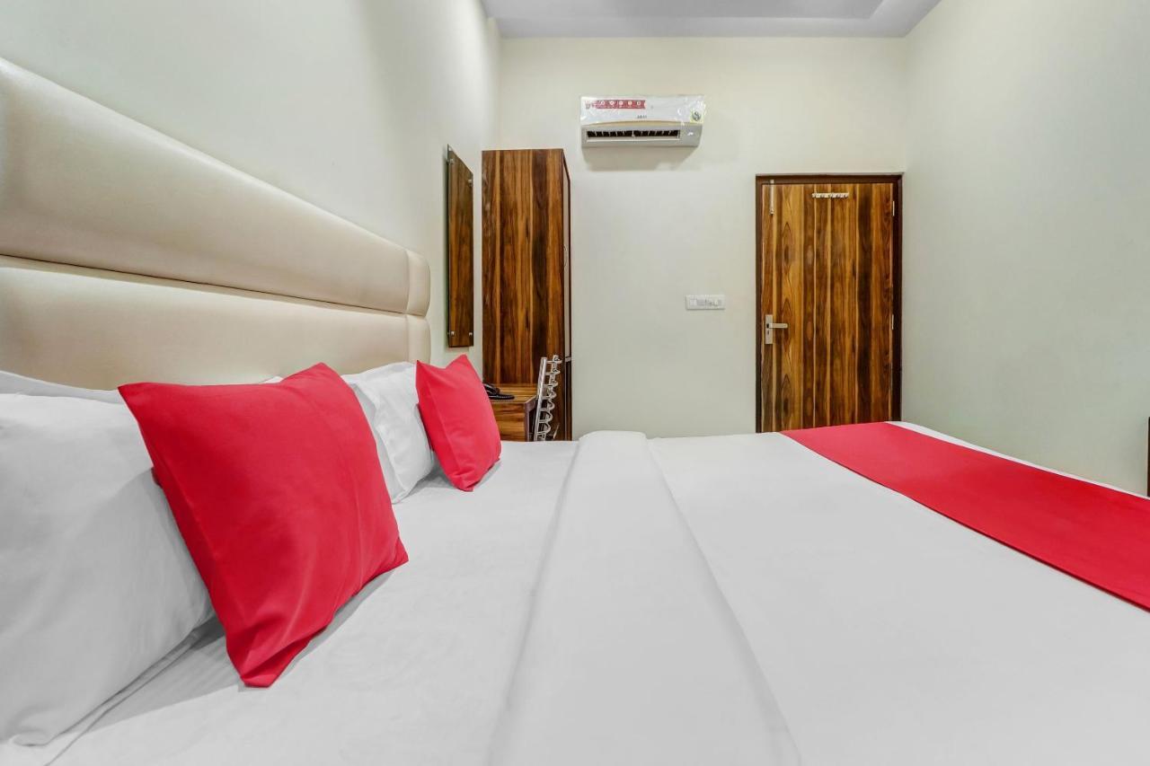 Oyo 81700 Hotel Bliss Inn Hotel 3*